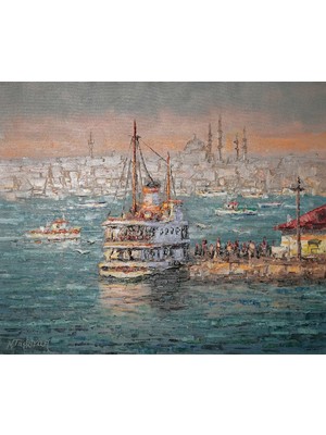 Galeri Atmaca Iskeleye Yanaşan Vapur, Kalabalık ve Cami Silüeti