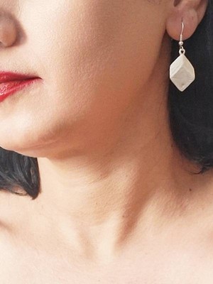 Edwol Gümüş Kaplama Antik Çelik 3D Boyutlu Geometri Küp Sallantılı Kadın Küpe