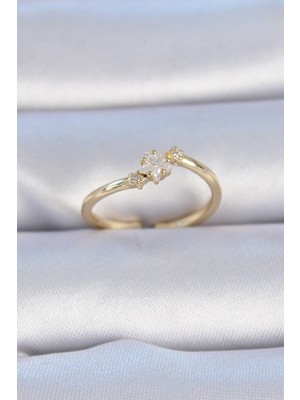 Dinç Store 44 Pirinç Gold Renk Beyaz Çiçek Model Zirkon Taş Detay Kadın Yüzük TJ-BYK3322