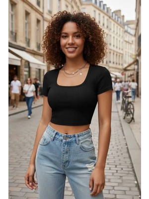 Çamaşır Kenti Kadın Siyah Modern Fit Yarım Kol Düz Yaka Crop Top Bluz