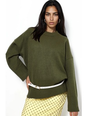 Yeşil Hiccup Kadınlar Oversize Bisiklet Yaka Örme Kazak Günlük Rahat Stil Sunuyor