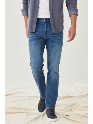 WRANGLER Erkek Arizona  Koyu Mavi Straight Fit Normal Bel Düz Paça Esnek Jean Pantolon