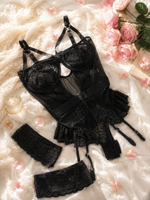 Çeyize Dair Herşey Nuit D’amour Siyah Dantel Bodysuit ve Jartiyer Detaylı Iç Giyim Takımı