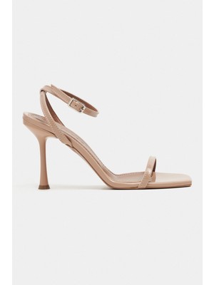 Nişantaşı Shoes Taki Ten Rugan Bilek Kemer Detaylı Kadın Ince Topuklu Ayakkabı