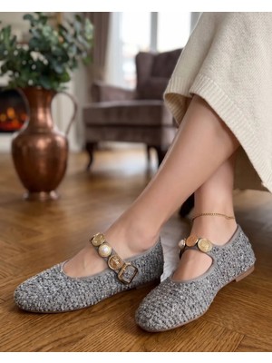 Jin Butik Gri Vintage Dokulu Madalyon Tokalı Babet