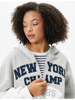 Koton Şardonlu Uzun Kollu Baskılı Rahat Kalıp Crop Fermuarlı Kapüşonlu Sweatshirt