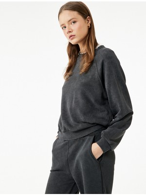 Koton Pamuklu Üç Iplik Şardonlu Yıkamalı Uzun Kollu Bisiklet Yaka Sweatshirt