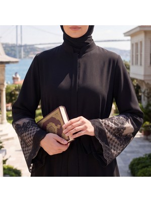 Zeynep Uyanık Beyaz Sündüs Asil Dantel Ferace  – Kuşaklı & Fermuarlı Özel Tasarım