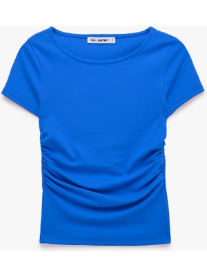 Koton Pamuklu Slim Fit Kayık Yaka Kısa Kollu Drapeli Tişört