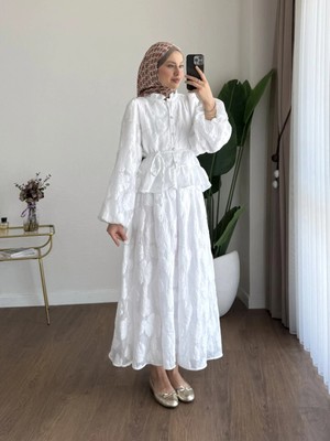 Çiçek Kabartmalı Etekli Takım