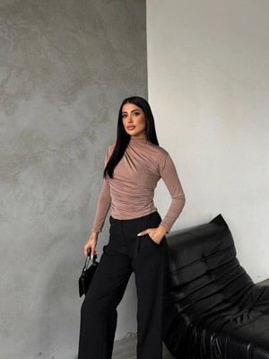 Hazelin Kadın Bisküvi Omuz ve Beli Büzgülü Yarım Balıkçı Yaka Sandy Bluz HZL24W-FRY122451