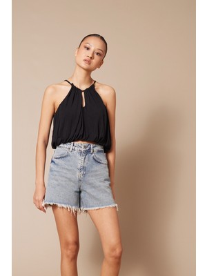 Nisan Triko Halter Yaka Pencere Detaylı Balon Crop Top