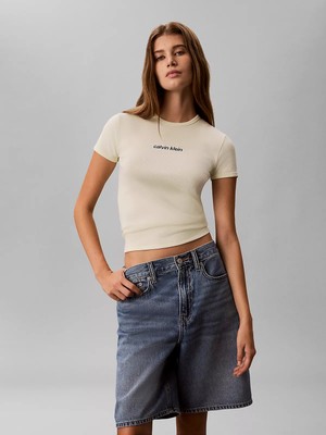 Calvin Klein Kadın Slim Fit Yuvarlak Yakalı Logo Detaylı Kısa Kollu Bej T-Shirt LV047G816G-486