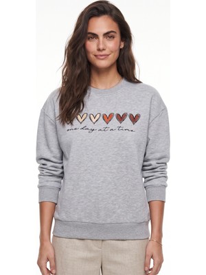 Onloox Gri Melanj Pamuklu Üç Iplik Şardonlu Kalp Baskılı Bisiklet Yaka Sweatshirt