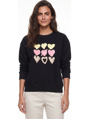 Onloox Siyah Pamuklu Bisiklet Yaka Şardonlu Üç Iplik Kalp Nakış Detaylı Sweatshirt