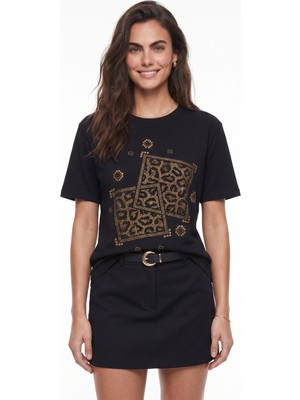 Onloox Siyah Pamuklu Bisiklet Yaka Regular Fit Leopar Baskılı Taş Detaylı Kısa Kollu T-Shirt