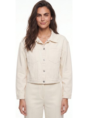 Onloox Krem Pamuklu Denim Klasik Yaka Crop Kesim Çıtçıtlı Çift Cepli Uzun Kollu Rahat Kalıp Ceket