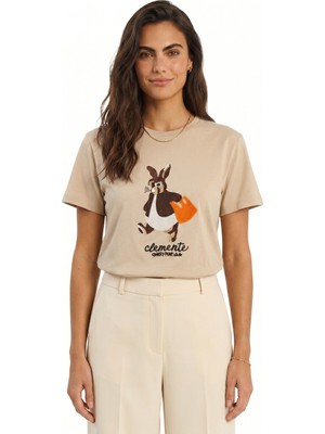 Onloox Bej Pamuklu Bisiklet Yaka Basic Rabbit Nakışlı ve Baskı Detaylı Kısa Kollu T-Shirt