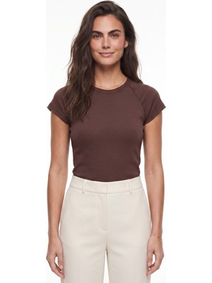 Onloox Acı Kahve Pamuklu Bisiklet Yaka Kısa Reglan Kollu Vücuda Oturan Basic Örme T-Shirt