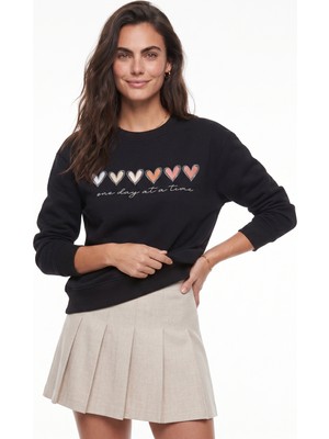 Onloox Siyah Pamuklu Üç Iplik Şardonlu Bisiklet Yaka Renkli Kalp Baskılı Sweatshirt