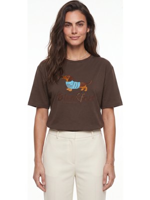 Onloox Kahverengi Pamuklu Bisiklet Yaka Oversize Nakış ve Boncuk Işlemeli Kısa Kollu T-Shirt