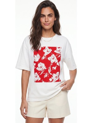 Onloox Beyaz Kırmızı Pamuklu Bisiklet Yaka Kısa Kollu Oversize Çiçek Baskılı Rahat T-Shirt