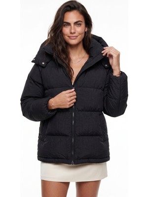 Onloox Siyah Krinkıl Dokulu Kapüşonlu Oversize Astarlı Cep Detaylı Polyester Şişme Mont