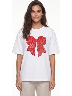 Onloox Beyaz Pamuklu Bisiklet Yaka Oversize Kısa Kollu Kadife Fiyonk Baskılı T-Shirt