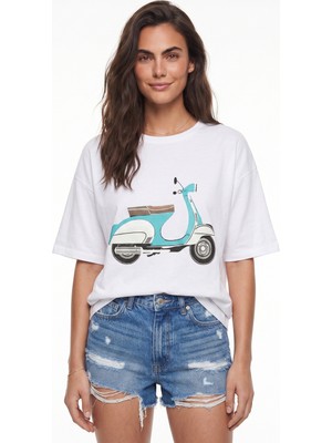 Onloox Beyaz Pamuklu Bisiklet Yaka Kısa Kollu Regular Kesim Scooter Baskılı T-Shirt