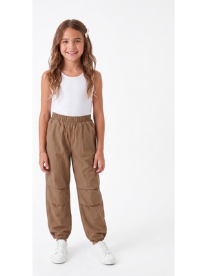 Onloox Kız Çocuk Kahverengi Paraşüt Dokuma Lastikli Paça Regular Cepli Jogger Pantolon (6-9 Yaş)