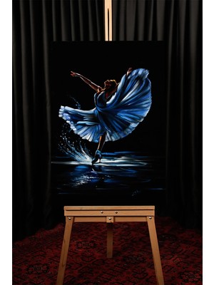 Galeri Atmaca Gece Yarısı Dansı: Mavi Işıltı ve Su Hareketleri