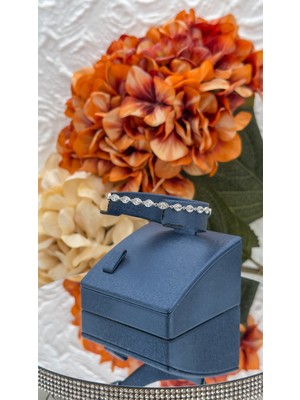 Livora Jewelry 925 Ayar Gümüş Zirkon Taşlı Özel Kesim Su Yolu Kadın Bileklik