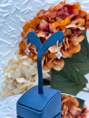 Livora Jewelry 925 Ayar Gümüş Pembe Kuvars Taşlı Halka Sallantılı Yonca Kadın Küpe