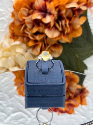 Livora Jewelry 925 Ayar Gümüş Sitrin Renkli Oval Kesim Yanları Taşlı Kadın Yüzük