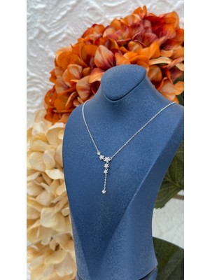 Livora Jewelry 925 Ayar Gümüş Zirkon Taşlı Y Model Sallantılı Yıldız Kadın Kolye