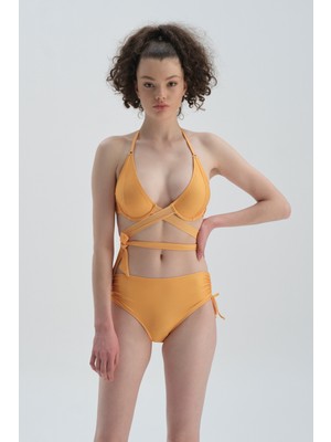 Dagi Sarı Yanı Büzgülü Bikini Alt Kadınlar İçin Suya Dayanıklı ve Rahat Kullanım Sunar