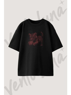 Kaplan Yavrusu_1 Tasarım Baskılı Unisex Oversize Kalıp Siyah Tshirt