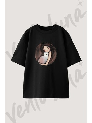Girl Cat Cuddle Tasarım Baskılı Unisex Oversize Kalıp Siyah Tshirt