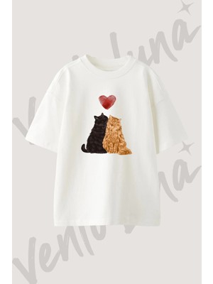 Kediler Kalp Tasarım Baskılı Unisex Oversize Kalıp Beyaz Tshirt