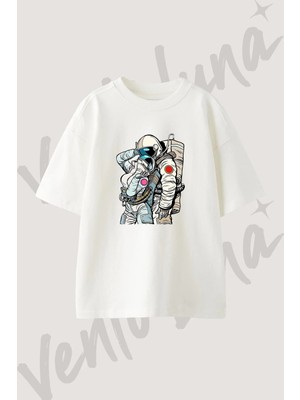 Astronaut Love Tasarım Baskılı Unisex Oversize Kalıp Beyaz Tshirt