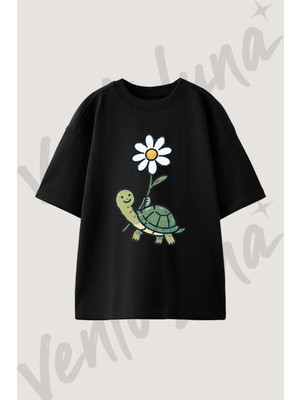 Turtle Daisy Tasarım Baskılı Unisex Oversize Kalıp Siyah Tshirt