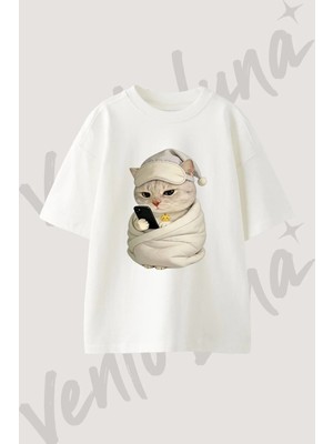 Uykulu Kedi Tasarım Baskılı Unisex Oversize Kalıp Beyaz Tshirt