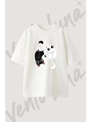 Yin Yang Kedi Tasarım Baskılı Unisex Oversize Kalıp Beyaz Tshirt