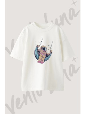 Astronot Ay Salincak Tasarım Baskılı Unisex Oversize Kalıp Beyaz Tshirt