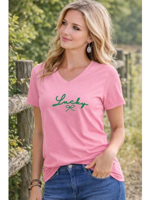 Lorvex V Yaka Kadın T-Shirt Lucky Baskılı – Rahat Fit Günlük Kombin