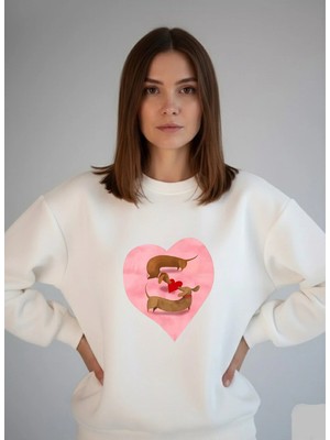 Lorvex Sweatshirt Oversize Unısex Beyaz Bisiklet Yaka Pembe Kalpli Köpek Baskılı