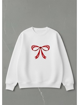 Lorvex Yılbaşı Konsept Oversize Beyaz Bisiklet Yaka Sweatshirt Kırmızı Delikli Kurdele Baskı