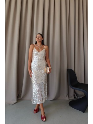Özge Özgenç V Yaka Payetli Maxi Elbise