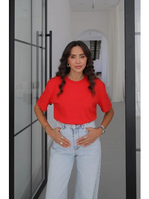 Havoş Kırmızı Dekoratif Dikişli Tok Doku Tişört