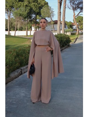 Havoş Bej Sırt Dekolteli Pelerin Bluz Pantolon Takım